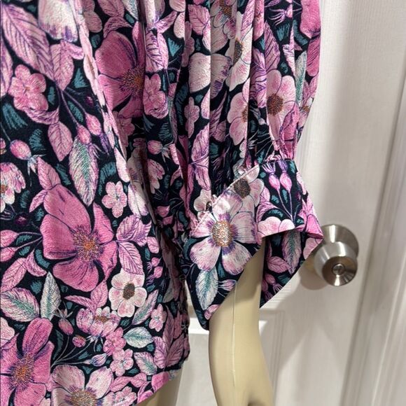 KAREN KANE PINK FLORAL PRINT TIE NECK DOLMAN BLOUSE. - Picture 2 of 9